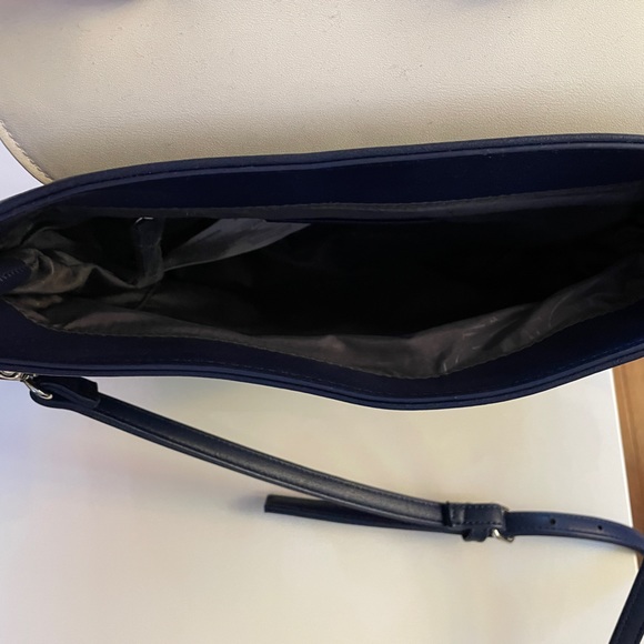 Danielle Nicole Crossbody purse with top handle and removable strap - Picture 4 of 8